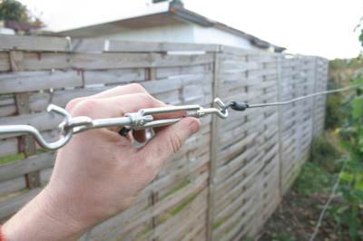 Praktisches Spalier für Himbeeren und Brombeeren schnell gebaut