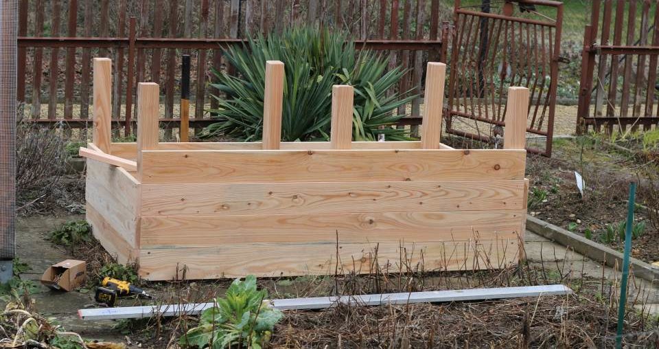 Einfaches Hochbeet selbst bauen – Teil 1 Einfaches Hochbeet selber bauen fast fertig