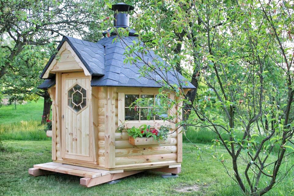 Skandinavische Grillkota bauen – Teil 2 Grillhuette Grillkota parzelle94 Aussenansicht 2
