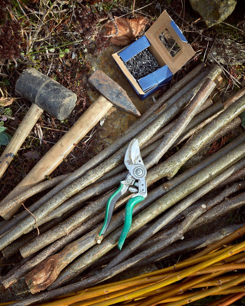 Werkzeug zum Weidenzaun bauen