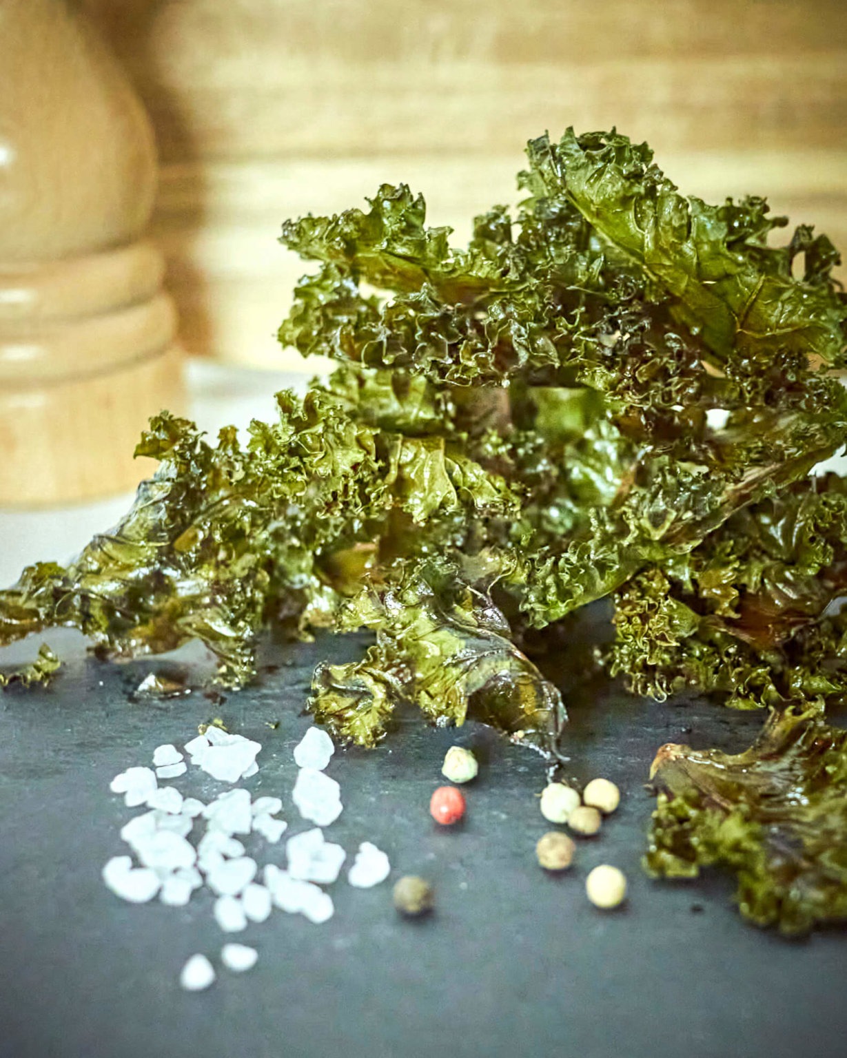 Grünkohl Chips Rezept - lecker und supereinfach Grünkohl Chips Rezept - lecker und supereinfach