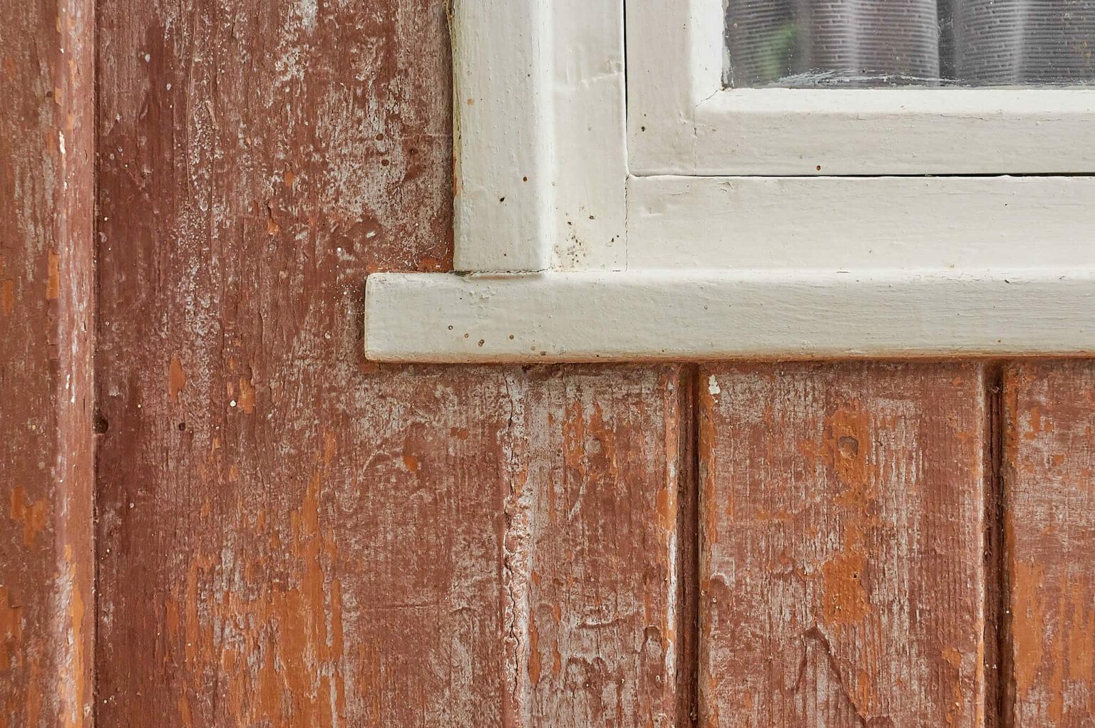 GartenhausVeranda dunkles Holz hell streichen